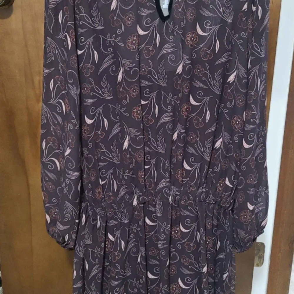 **SOLD Elegant Purple Floral Dress